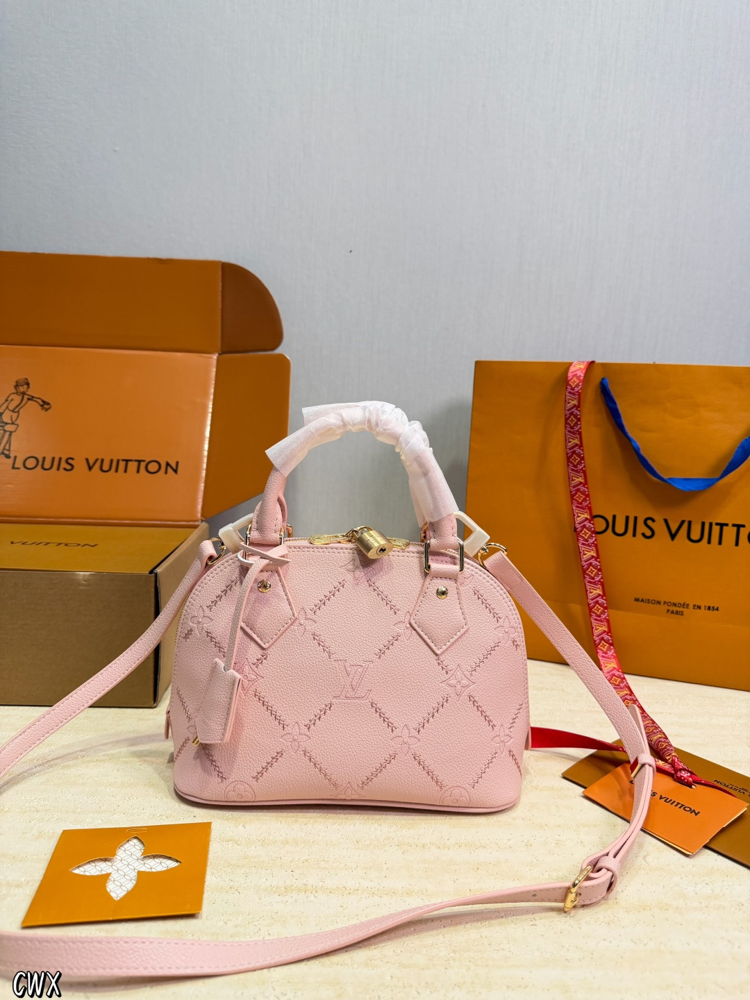Louis Vuitton LV Speedy